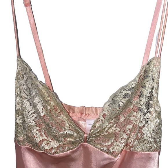 Victoria’s Secret pink satin robe and chemise with beige lace. Pink label.Size S - Picture 3 of 13